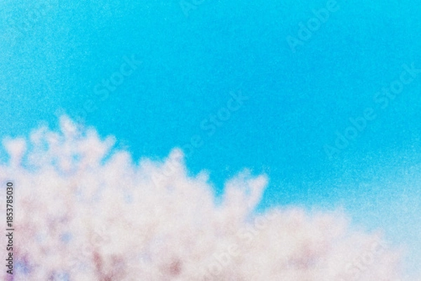 Obraz ざらざらの紙とぼやけた春の青空と桜の画像