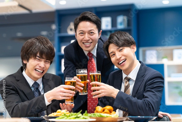 Obraz 部下の新入社員を飲み会をするミドルのビジネスマン