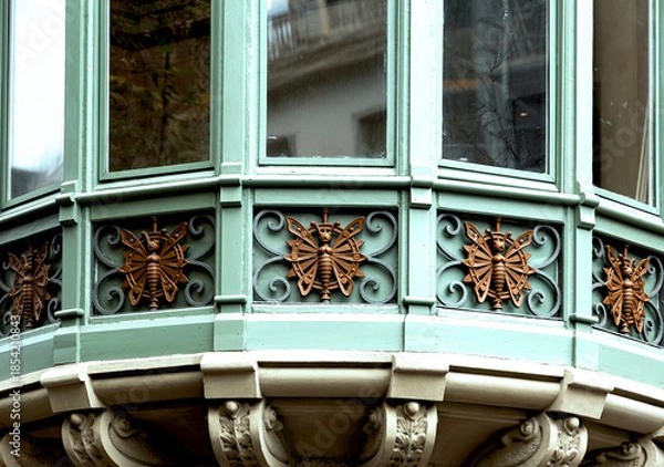 Obraz mariposas marrones sobre verde