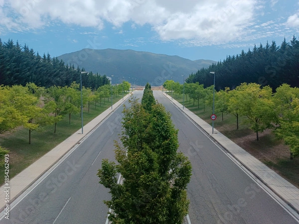 Fototapeta Carreteras hacia las montañas