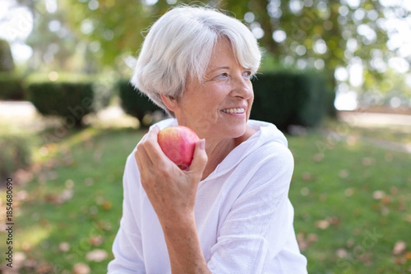 Obraz mature smiling woman with apple