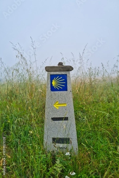 Obraz 기호, 길거리, 네이처, 포스트, 목초, green, 산책로, red, 경로, 경관, 아웃도어, 나이든, 하이킹, 공원, 안전, 교통, sky, 들판