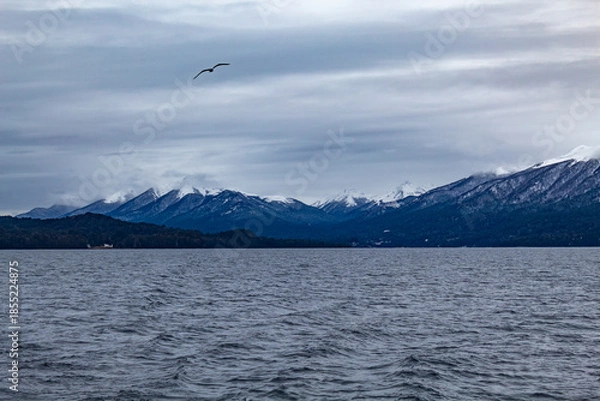Obraz Cordilheira dos Andes e o lago glacial Nahuel Huapi, San Carlos de Bariloche, Patagônia, Argentina