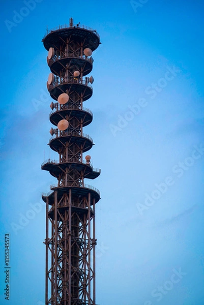 Obraz 高層通信塔と空