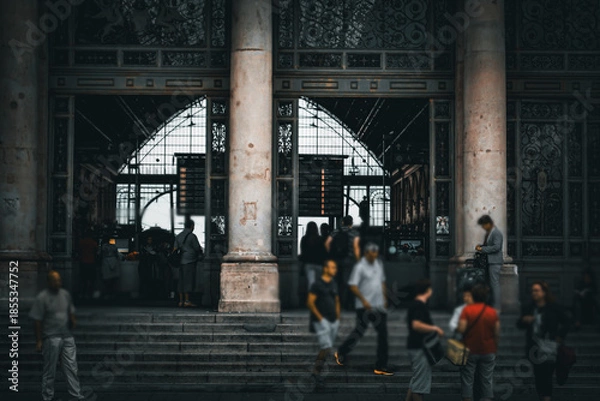 Obraz 古い駅舎と旅行者