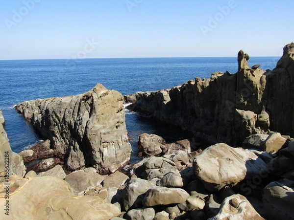 Obraz 宮崎県日南市、断崖絶壁に鎮座する美しい神宮「鵜戸神宮」から見た太平洋の絶景

