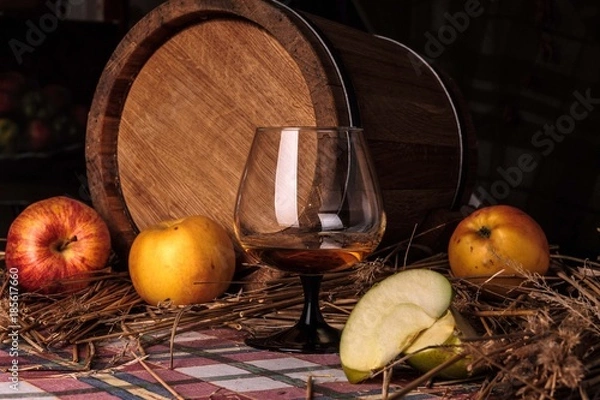Obraz Wciąż życie z alkoholem i jabłkami