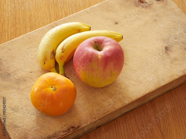 Obraz 台所のまな板の上にある美味しい果物の様子
