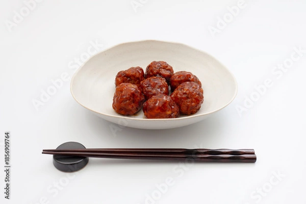 Fototapeta 肉団子の甘酢あんかけ 白背景