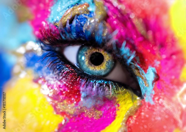 Obraz Oko kobiety z zbliżenie kolorowy makijaż