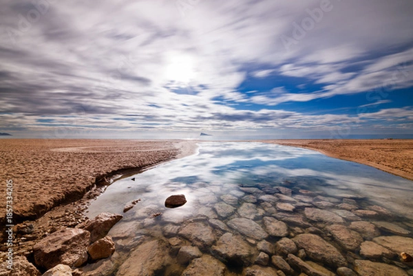 Obraz Reflecting Water Stream on Benidorm Beach (Long Exposure)