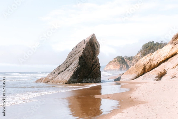 Obraz Rock formations along a quiet beach on the Oregon coast