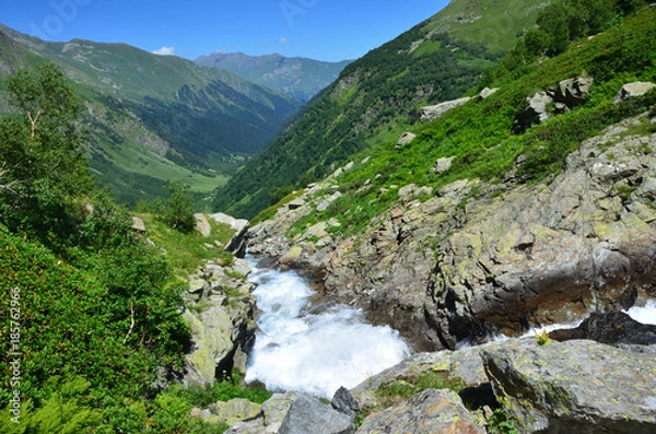 Fototapeta № 27334262  Страница на сайте	Западный Кавказ, горная река Имеретинка. Кавказский биосферный заповедник в солнечный день в августе