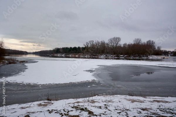 Fototapeta river in winter