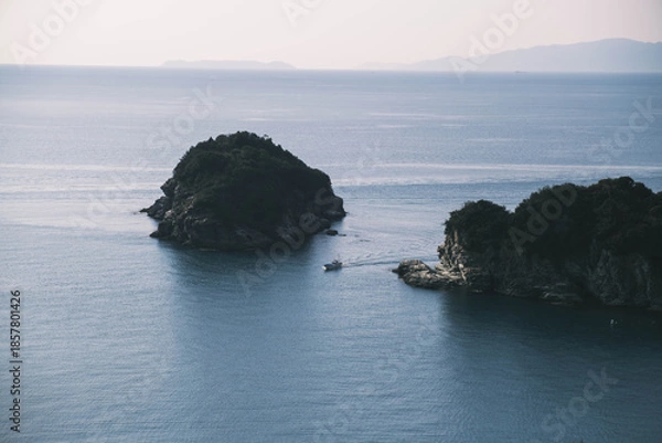 Obraz 雑賀崎灯台、美しい海を航海する船、和歌山、日本