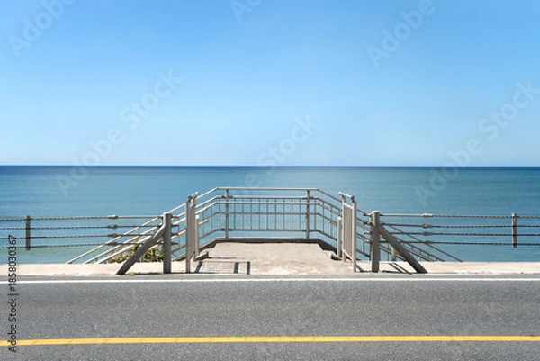 Fototapeta 七里ヶ浜（湘南海岸）沿い 国道134号からの眺め 鎌倉市