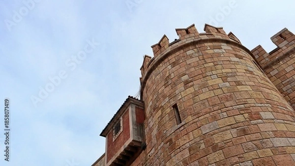 Obraz 和歌山マリーナシティ、青空と欧州風の城壁