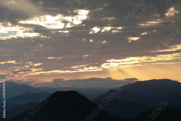 Obraz 山に沈む夕日