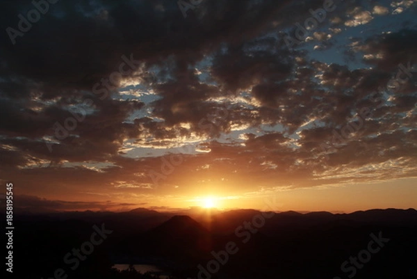 Obraz 山の上から見た夕日