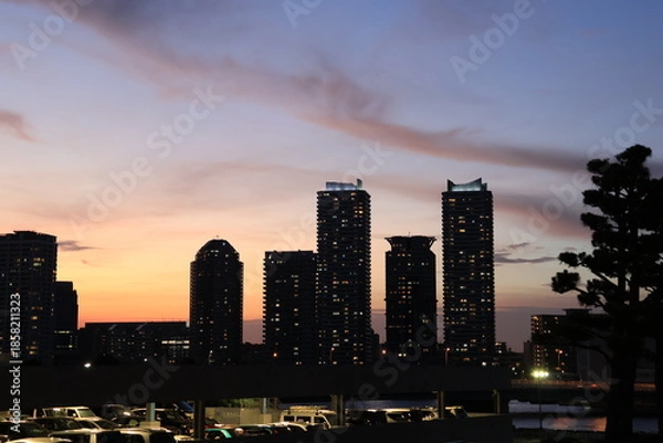 Obraz 「横浜みなとみらい」の高層ビル群の日没　夜景