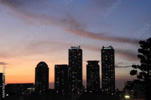 Obraz 「横浜みなとみらい」の高層ビル群の日没　夜景