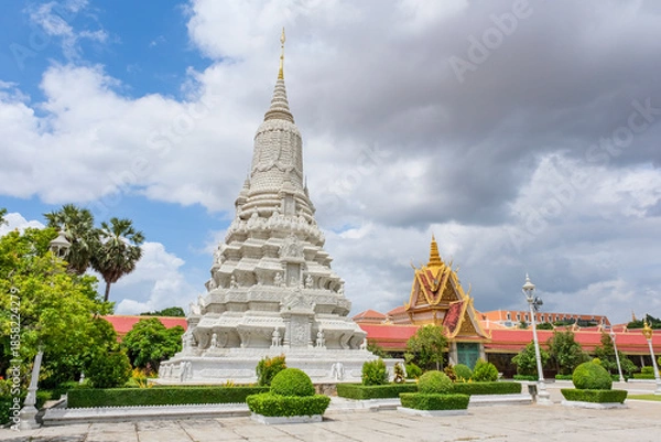 Obraz 王宮に隣接する仏教寺院であるシルバーパゴダ