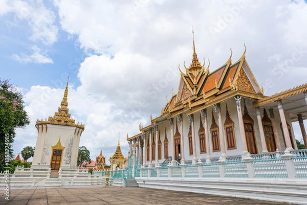 Obraz 王宮に隣接する仏教寺院であるシルバーパゴダ