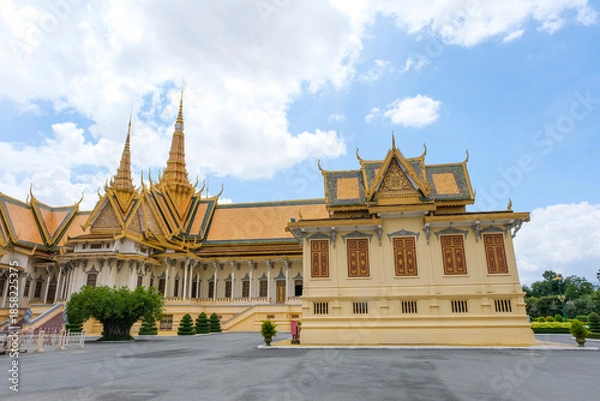 Obraz クメール様式の豪華な建物が並ぶ王宮