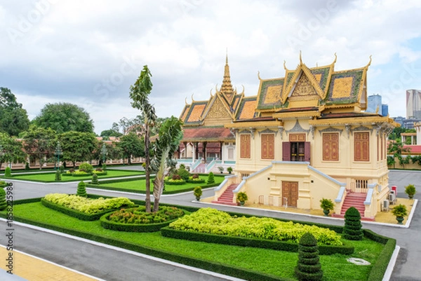 Obraz クメール様式の豪華な建物が並ぶ王宮