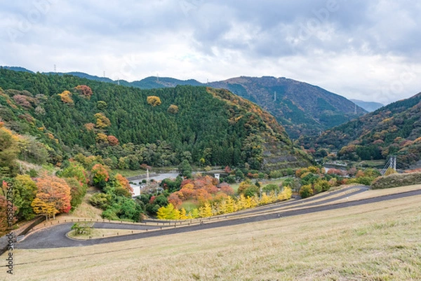 Obraz ロックフィルダムである三保ダムの遮水部分