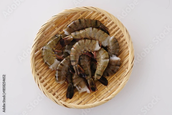 Obraz ざるに盛った無頭ブラックタイガーえび