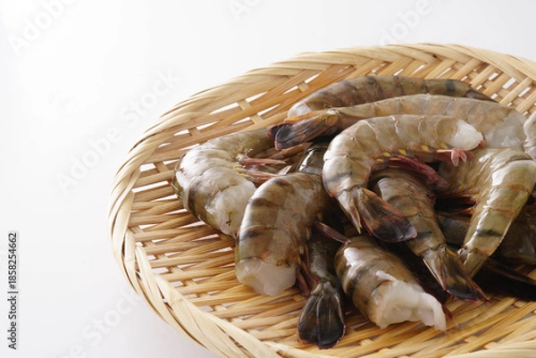 Obraz ざるに盛った無頭ブラックタイガーえび