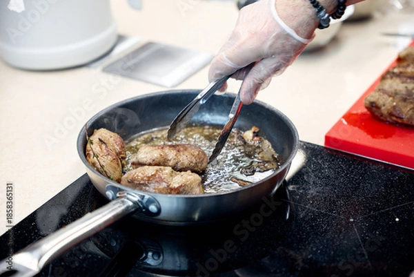 Obraz frying pan with meat