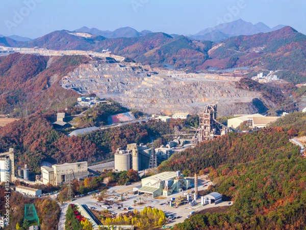 Obraz 충북 단양군 시멘트채석장과 시멘트공장의 풍경