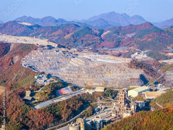 Obraz 충북 단양군 시멘트채석장과 시멘트공장의 풍경