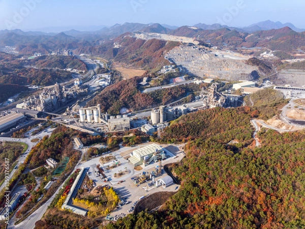 Obraz 충북 단양군 시멘트채석장과 시멘트공장의 풍경