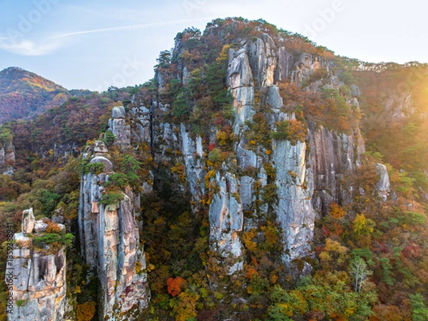 Obraz 충북 옥순봉과 충주호의 가을 풍경