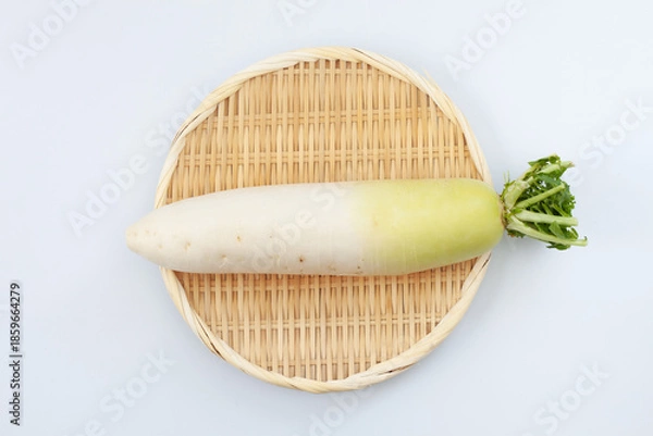 Fototapeta 大根 盆ざる 白背景