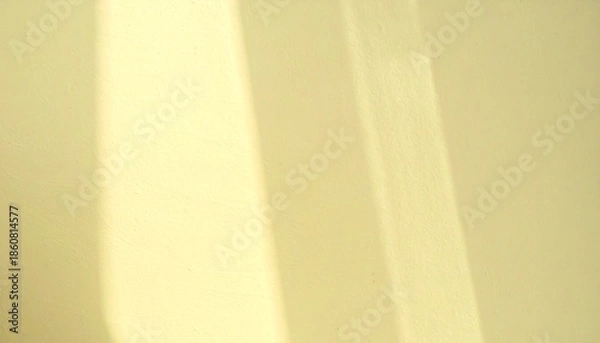 Obraz 淡いイエローの背景に柔らかい日差しと影が差し込む高級感あるおしゃれななテクスチャ背景