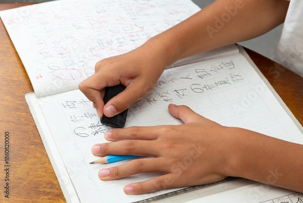 Obraz 宿題をする手元