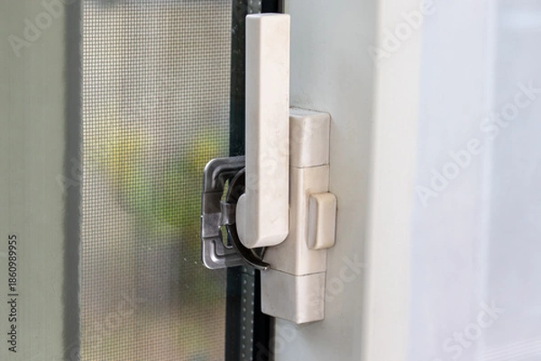 Obraz ガラス戸に取り付けられたクレセント錠