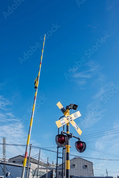 Obraz 青空に映える踏切警報機