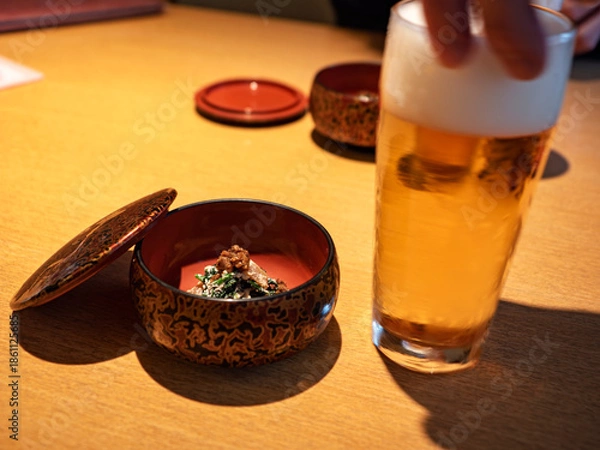 Obraz 宴の幕開け！冷えたビールで乾杯