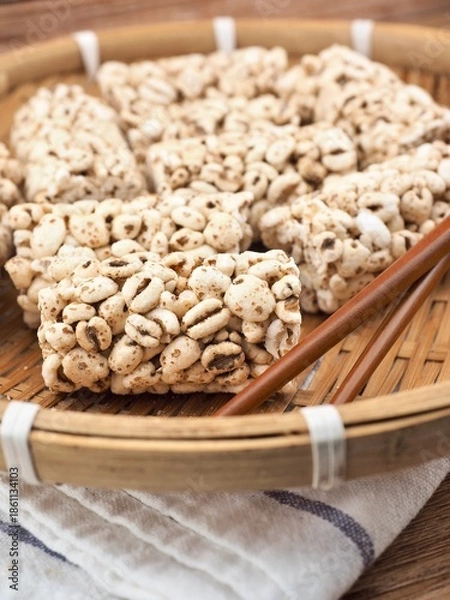 Obraz 한국음식 고소하고 달콤한 밀보리 강정