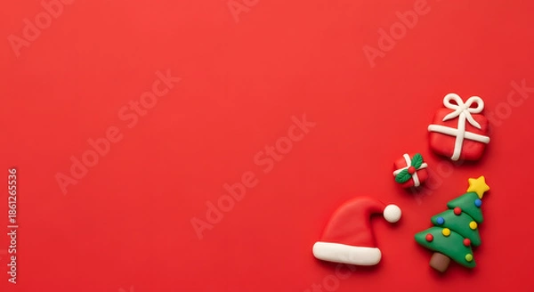 Obraz クリスマスのツリーとプレゼントとサンタ帽子のかわいいクレイアート背景