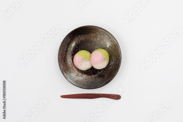 Fototapeta 三色団子 日本の和菓子 白背景