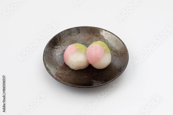 Fototapeta 三色団子 日本の和菓子 白背景