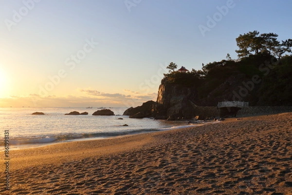 Obraz 砂浜を照らす朝日　冬　（高知県　桂浜）