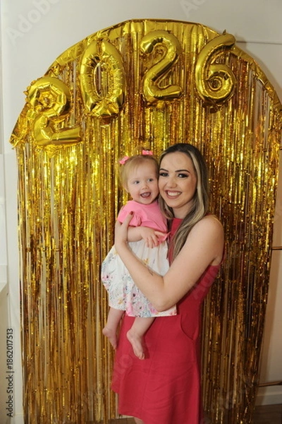 Obraz mulher celebra com bebe 2026 dourado 