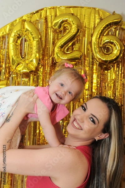 Obraz mulher celebra com bebe 2026 dourado 